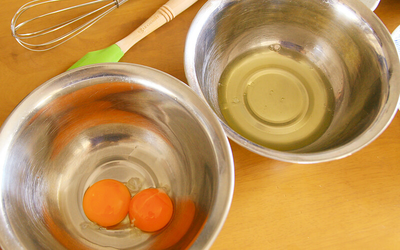 卵黄と卵白にわける