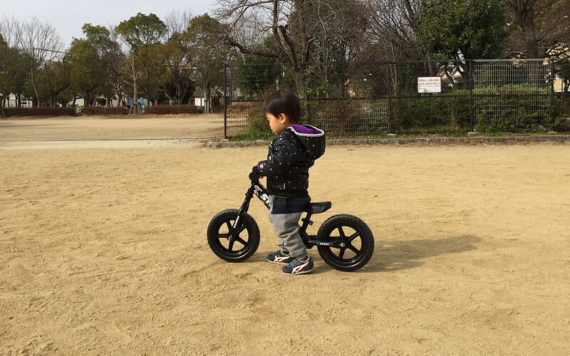 ストライダーに乗る